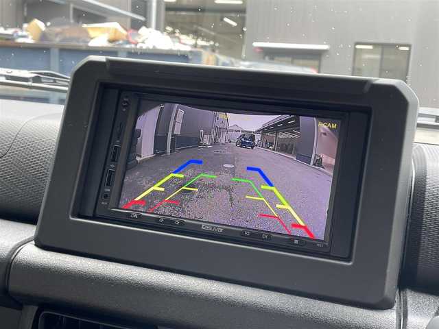 スズキ ジムニー シエラ JC 滋賀県 2024(令6)年 0.6万km ブルーイッシュブラックパール3 社外9インチナビ/【Bluetooth/CD/DVD/フルセグTV】/バックカメラ/4WD/クルーズコントロール/レーンキープアシスト/衝突軽減ブレーキ/ヒルディセントコントロール/リアソナー/LEDヘッドライト/オートマチックハイビーム/ビルトインETC/D/Nシートヒーター/リアタイヤ/社外フロアマット/プッシュスタート/スマートキー/ステアリングリモコン