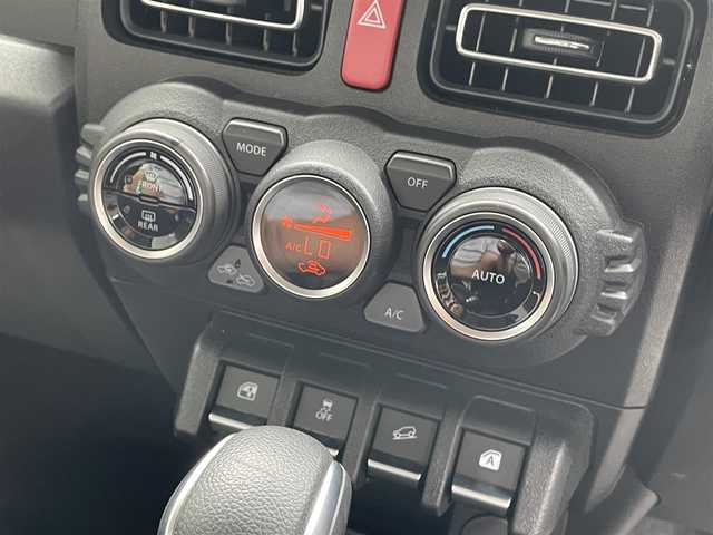 スズキ ジムニー シエラ JC 滋賀県 2024(令6)年 0.6万km ブルーイッシュブラックパール3 社外9インチナビ/【Bluetooth/CD/DVD/フルセグTV】/バックカメラ/4WD/クルーズコントロール/レーンキープアシスト/衝突軽減ブレーキ/ヒルディセントコントロール/リアソナー/LEDヘッドライト/オートマチックハイビーム/ビルトインETC/D/Nシートヒーター/リアタイヤ/社外フロアマット/プッシュスタート/スマートキー/ステアリングリモコン