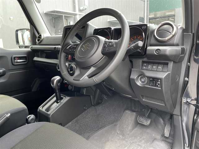 スズキ ジムニー シエラ JC 滋賀県 2024(令6)年 0.6万km ブルーイッシュブラックパール3 社外9インチナビ/【Bluetooth/CD/DVD/フルセグTV】/バックカメラ/4WD/クルーズコントロール/レーンキープアシスト/衝突軽減ブレーキ/ヒルディセントコントロール/リアソナー/LEDヘッドライト/オートマチックハイビーム/ビルトインETC/D/Nシートヒーター/リアタイヤ/社外フロアマット/プッシュスタート/スマートキー/ステアリングリモコン