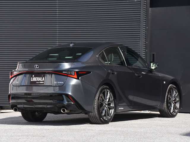 レクサス ＩＳ 300h Fスポーツ 和歌山県 2021(令3)年 4.8万km グレー レクサスセーフティー /ACC /白黒コンビ革 /純正ナビ /フルセグ /全方位カメラ /Apple carPlay /三眼LEDヘッドライト /前席パワーシート /シートヒーター /エアシート /ステアリングヒーター /オートハイビーム /ドラレコ /ETC