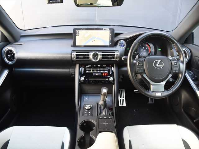 レクサス ＩＳ 300h Fスポーツ 和歌山県 2021(令3)年 4.8万km グレー レクサスセーフティー /ACC /白黒コンビ革 /純正ナビ /フルセグ /全方位カメラ /Apple carPlay /三眼LEDヘッドライト /前席パワーシート /シートヒーター /エアシート /ステアリングヒーター /オートハイビーム /ドラレコ /ETC
