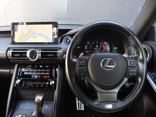 レクサス ＩＳ 300h Fスポーツ 和歌山県 2021(令3)年 4.8万km グレー レクサスセーフティー /ACC /白黒コンビ革 /純正ナビ /フルセグ /全方位カメラ /Apple carPlay /三眼LEDヘッドライト /前席パワーシート /シートヒーター /エアシート /ステアリングヒーター /オートハイビーム /ドラレコ /ETC