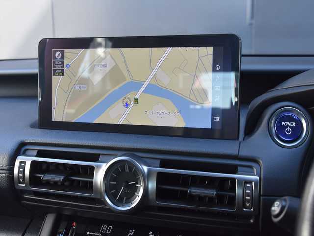 レクサス ＩＳ 300h Fスポーツ 和歌山県 2021(令3)年 4.8万km グレー レクサスセーフティー /ACC /白黒コンビ革 /純正ナビ /フルセグ /全方位カメラ /Apple carPlay /三眼LEDヘッドライト /前席パワーシート /シートヒーター /エアシート /ステアリングヒーター /オートハイビーム /ドラレコ /ETC