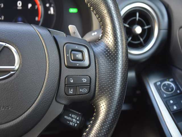 レクサス ＩＳ 300h Fスポーツ 和歌山県 2021(令3)年 4.8万km グレー レクサスセーフティー /ACC /白黒コンビ革 /純正ナビ /フルセグ /全方位カメラ /Apple carPlay /三眼LEDヘッドライト /前席パワーシート /シートヒーター /エアシート /ステアリングヒーター /オートハイビーム /ドラレコ /ETC