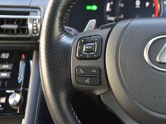 レクサス ＩＳ 300h Fスポーツ 和歌山県 2021(令3)年 4.8万km グレー レクサスセーフティー /ACC /白黒コンビ革 /純正ナビ /フルセグ /全方位カメラ /Apple carPlay /三眼LEDヘッドライト /前席パワーシート /シートヒーター /エアシート /ステアリングヒーター /オートハイビーム /ドラレコ /ETC