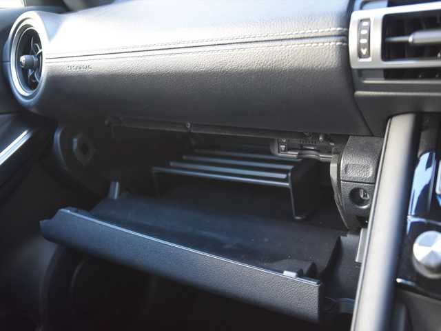 レクサス ＩＳ 300h Fスポーツ 和歌山県 2021(令3)年 4.8万km グレー レクサスセーフティー /ACC /白黒コンビ革 /純正ナビ /フルセグ /全方位カメラ /Apple carPlay /三眼LEDヘッドライト /前席パワーシート /シートヒーター /エアシート /ステアリングヒーター /オートハイビーム /ドラレコ /ETC