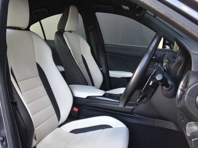 レクサス ＩＳ 300h Fスポーツ 和歌山県 2021(令3)年 4.8万km グレー レクサスセーフティー /ACC /白黒コンビ革 /純正ナビ /フルセグ /全方位カメラ /Apple carPlay /三眼LEDヘッドライト /前席パワーシート /シートヒーター /エアシート /ステアリングヒーター /オートハイビーム /ドラレコ /ETC