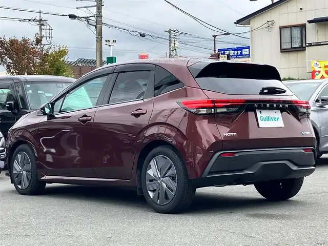 日産 ノート X 静岡県 2022(令4)年 1.1万km バーガンディー 純正9インチナビ(BT/フルセグ)/全方位カメラ/純正ドライブレコーダー/ETC2.0/ワンオーナー/エンジンスタートボタン/パワーステアリング/パワーウィンドウ/取扱説明書/アイドリングストップ/スマートキー/スペアキー１本/オートエアコン/USB入力端子/フロアマット/ABS/横滑り防止装置/コーナーセンサー前後/オートライト/オートマチックハイビーム/LEDヘッドライト/W+サイドエアバッグ/衝突軽減システム/ワイヤレス充電/デジタルインナーミラー/HDMI接続/BSM