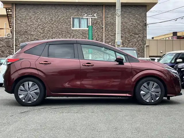 日産 ノート X 静岡県 2022(令4)年 1.1万km バーガンディー 純正9インチナビ(BT/フルセグ)/全方位カメラ/純正ドライブレコーダー/ETC2.0/ワンオーナー/エンジンスタートボタン/パワーステアリング/パワーウィンドウ/取扱説明書/アイドリングストップ/スマートキー/スペアキー１本/オートエアコン/USB入力端子/フロアマット/ABS/横滑り防止装置/コーナーセンサー前後/オートライト/オートマチックハイビーム/LEDヘッドライト/W+サイドエアバッグ/衝突軽減システム/ワイヤレス充電/デジタルインナーミラー/HDMI接続/BSM