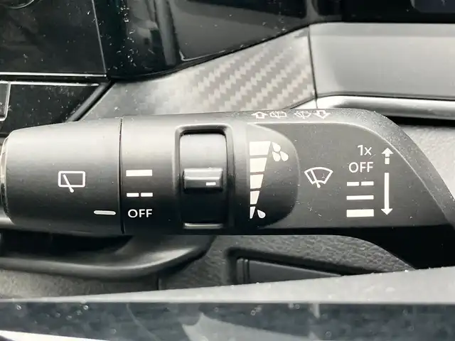 日産 ノート X 静岡県 2022(令4)年 1.1万km バーガンディー 純正9インチナビ(BT/フルセグ)/全方位カメラ/純正ドライブレコーダー/ETC2.0/ワンオーナー/エンジンスタートボタン/パワーステアリング/パワーウィンドウ/取扱説明書/アイドリングストップ/スマートキー/スペアキー１本/オートエアコン/USB入力端子/フロアマット/ABS/横滑り防止装置/コーナーセンサー前後/オートライト/オートマチックハイビーム/LEDヘッドライト/W+サイドエアバッグ/衝突軽減システム/ワイヤレス充電/デジタルインナーミラー/HDMI接続/BSM