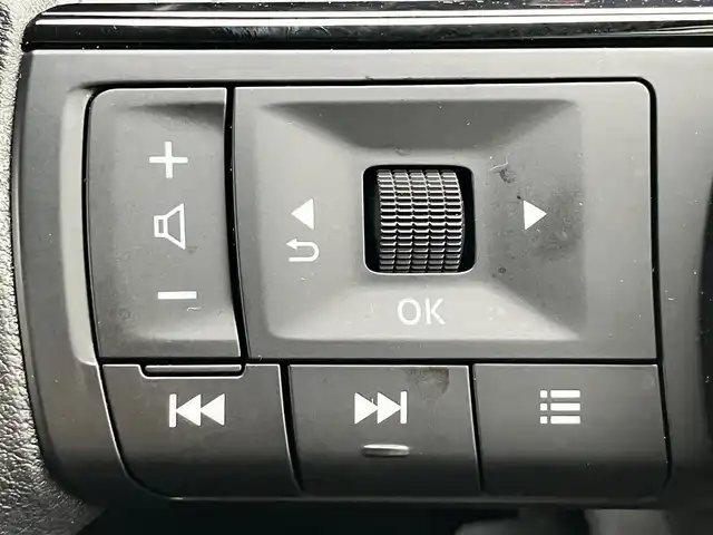 日産 ノート X 静岡県 2022(令4)年 1.1万km バーガンディー 純正9インチナビ(BT/フルセグ)/全方位カメラ/純正ドライブレコーダー/ETC2.0/ワンオーナー/エンジンスタートボタン/パワーステアリング/パワーウィンドウ/取扱説明書/アイドリングストップ/スマートキー/スペアキー１本/オートエアコン/USB入力端子/フロアマット/ABS/横滑り防止装置/コーナーセンサー前後/オートライト/オートマチックハイビーム/LEDヘッドライト/W+サイドエアバッグ/衝突軽減システム/ワイヤレス充電/デジタルインナーミラー/HDMI接続/BSM