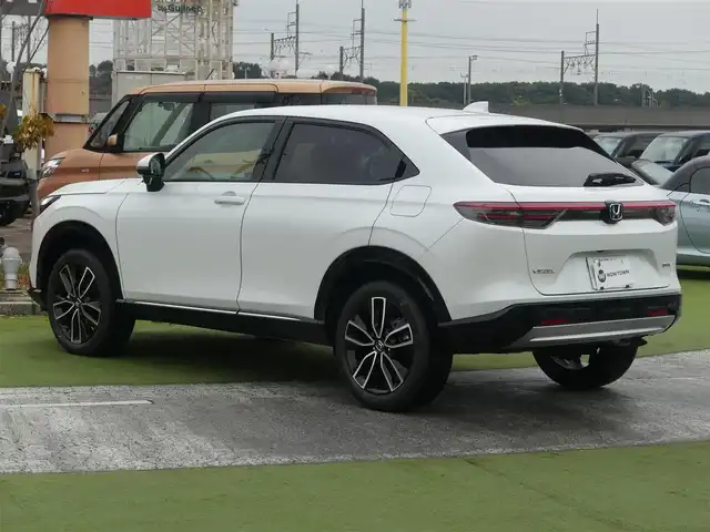 ホンダ ヴェゼル ハイブリッド e:HEV Z 千葉県 2025(令7)年 0.1千km プラチナホワイトパール e:HEV Z　4VC4AG3　Honda CONNECTディスプレー+ETC2.0車載器+ワイヤレス充電器(231000)/ホンダセンシング/・アダプティブクルーズコントロール（ACC）/・車線維持支援システム（LKAS）/・アダプティブクルーズコントロール（ACC）/・後方誤発進抑制機能/・誤発進抑制機能/パワーバックドア/ハーフレザーシート/前席シートヒーター/ホンダコネクトナビ/地デジTV/【Bluetooth接続】/【Apple CarPlay　Android Auto対応】/バックカメラ/ワイヤレス充電/革巻きステアリング/ステアリングスイッチ/ステアリングヒーター/パドルシフト/ETC（2.0）/LEDヘッドライト/フォグライト/ウインカーミラー/コーナーセンサー/純正18インチアルミホイル/サイド/カーテンエアバッグ/Honda スマートキー