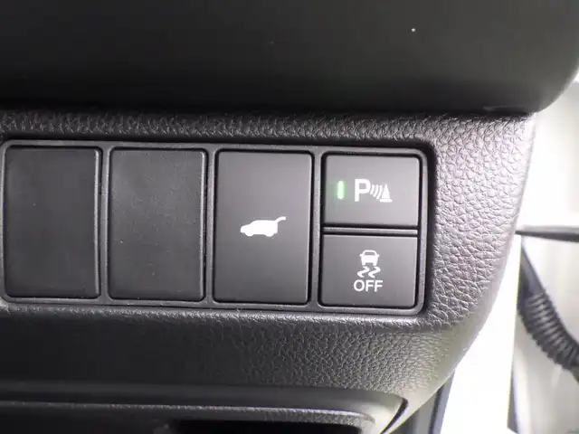 ホンダ ヴェゼル ハイブリッド e:HEV Z 千葉県 2025(令7)年 0.1千km プラチナホワイトパール e:HEV Z　4VC4AG3　Honda CONNECTディスプレー+ETC2.0車載器+ワイヤレス充電器(231000)/ホンダセンシング/・アダプティブクルーズコントロール（ACC）/・車線維持支援システム（LKAS）/・アダプティブクルーズコントロール（ACC）/・後方誤発進抑制機能/・誤発進抑制機能/パワーバックドア/ハーフレザーシート/前席シートヒーター/ホンダコネクトナビ/地デジTV/【Bluetooth接続】/【Apple CarPlay　Android Auto対応】/バックカメラ/ワイヤレス充電/革巻きステアリング/ステアリングスイッチ/ステアリングヒーター/パドルシフト/ETC（2.0）/LEDヘッドライト/フォグライト/ウインカーミラー/コーナーセンサー/純正18インチアルミホイル/サイド/カーテンエアバッグ/Honda スマートキー