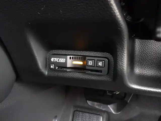 ホンダ ヴェゼル ハイブリッド e:HEV Z 千葉県 2025(令7)年 0.1千km プラチナホワイトパール e:HEV Z　4VC4AG3　Honda CONNECTディスプレー+ETC2.0車載器+ワイヤレス充電器(231000)/ホンダセンシング/・アダプティブクルーズコントロール（ACC）/・車線維持支援システム（LKAS）/・アダプティブクルーズコントロール（ACC）/・後方誤発進抑制機能/・誤発進抑制機能/パワーバックドア/ハーフレザーシート/前席シートヒーター/ホンダコネクトナビ/地デジTV/【Bluetooth接続】/【Apple CarPlay　Android Auto対応】/バックカメラ/ワイヤレス充電/革巻きステアリング/ステアリングスイッチ/ステアリングヒーター/パドルシフト/ETC（2.0）/LEDヘッドライト/フォグライト/ウインカーミラー/コーナーセンサー/純正18インチアルミホイル/サイド/カーテンエアバッグ/Honda スマートキー