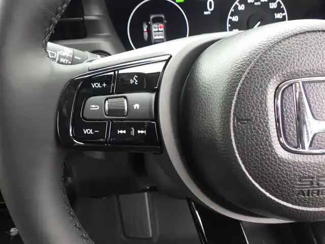 ホンダ ヴェゼル ハイブリッド e:HEV Z 千葉県 2025(令7)年 0.1千km プラチナホワイトパール e:HEV Z　4VC4AG3　Honda CONNECTディスプレー+ETC2.0車載器+ワイヤレス充電器(231000)/ホンダセンシング/・アダプティブクルーズコントロール（ACC）/・車線維持支援システム（LKAS）/・アダプティブクルーズコントロール（ACC）/・後方誤発進抑制機能/・誤発進抑制機能/パワーバックドア/ハーフレザーシート/前席シートヒーター/ホンダコネクトナビ/地デジTV/【Bluetooth接続】/【Apple CarPlay　Android Auto対応】/バックカメラ/ワイヤレス充電/革巻きステアリング/ステアリングスイッチ/ステアリングヒーター/パドルシフト/ETC（2.0）/LEDヘッドライト/フォグライト/ウインカーミラー/コーナーセンサー/純正18インチアルミホイル/サイド/カーテンエアバッグ/Honda スマートキー