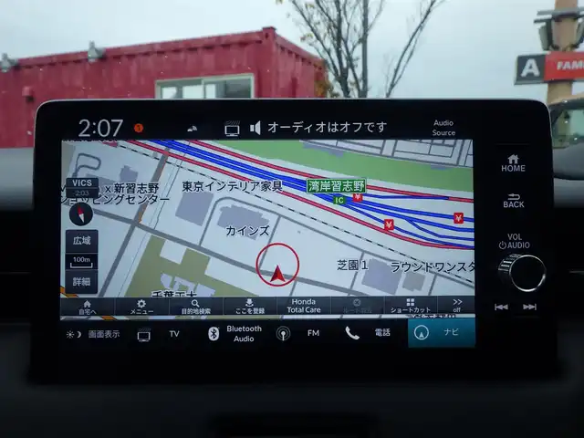 ホンダ ヴェゼル ハイブリッド e:HEV Z 千葉県 2025(令7)年 0.1千km プラチナホワイトパール e:HEV Z　4VC4AG3　Honda CONNECTディスプレー+ETC2.0車載器+ワイヤレス充電器(231000)/ホンダセンシング/・アダプティブクルーズコントロール（ACC）/・車線維持支援システム（LKAS）/・アダプティブクルーズコントロール（ACC）/・後方誤発進抑制機能/・誤発進抑制機能/パワーバックドア/ハーフレザーシート/前席シートヒーター/ホンダコネクトナビ/地デジTV/【Bluetooth接続】/【Apple CarPlay　Android Auto対応】/バックカメラ/ワイヤレス充電/革巻きステアリング/ステアリングスイッチ/ステアリングヒーター/パドルシフト/ETC（2.0）/LEDヘッドライト/フォグライト/ウインカーミラー/コーナーセンサー/純正18インチアルミホイル/サイド/カーテンエアバッグ/Honda スマートキー