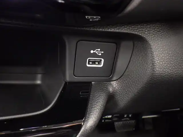 ホンダ ヴェゼル ハイブリッド e:HEV Z 千葉県 2025(令7)年 0.1千km プラチナホワイトパール e:HEV Z　4VC4AG3　Honda CONNECTディスプレー+ETC2.0車載器+ワイヤレス充電器(231000)/ホンダセンシング/・アダプティブクルーズコントロール（ACC）/・車線維持支援システム（LKAS）/・アダプティブクルーズコントロール（ACC）/・後方誤発進抑制機能/・誤発進抑制機能/パワーバックドア/ハーフレザーシート/前席シートヒーター/ホンダコネクトナビ/地デジTV/【Bluetooth接続】/【Apple CarPlay　Android Auto対応】/バックカメラ/ワイヤレス充電/革巻きステアリング/ステアリングスイッチ/ステアリングヒーター/パドルシフト/ETC（2.0）/LEDヘッドライト/フォグライト/ウインカーミラー/コーナーセンサー/純正18インチアルミホイル/サイド/カーテンエアバッグ/Honda スマートキー