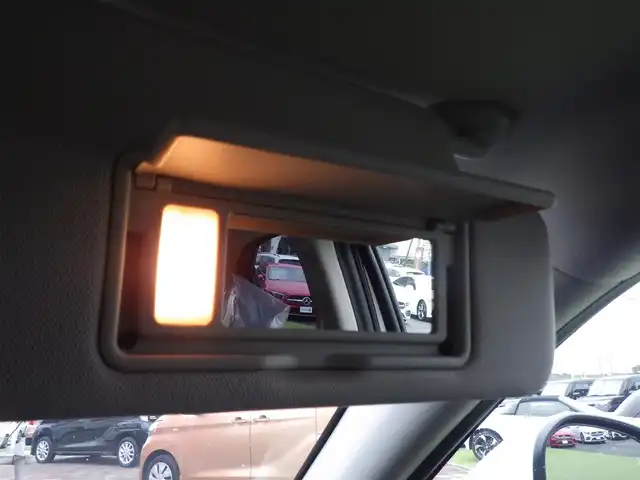 ホンダ ヴェゼル ハイブリッド e:HEV Z 千葉県 2025(令7)年 0.1千km プラチナホワイトパール e:HEV Z　4VC4AG3　Honda CONNECTディスプレー+ETC2.0車載器+ワイヤレス充電器(231000)/ホンダセンシング/・アダプティブクルーズコントロール（ACC）/・車線維持支援システム（LKAS）/・アダプティブクルーズコントロール（ACC）/・後方誤発進抑制機能/・誤発進抑制機能/パワーバックドア/ハーフレザーシート/前席シートヒーター/ホンダコネクトナビ/地デジTV/【Bluetooth接続】/【Apple CarPlay　Android Auto対応】/バックカメラ/ワイヤレス充電/革巻きステアリング/ステアリングスイッチ/ステアリングヒーター/パドルシフト/ETC（2.0）/LEDヘッドライト/フォグライト/ウインカーミラー/コーナーセンサー/純正18インチアルミホイル/サイド/カーテンエアバッグ/Honda スマートキー