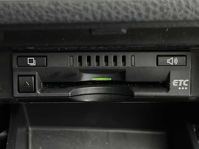 トヨタ カムリ G 宮城県 2017(平29)年 3.3万km プラチナホワイトパールマイカ 禁煙車/トヨタセーフティセンス/・プリクラッシュセーフティ/・レーンディパーチャーアラート/・レーダークルーズコントロール/・オートハイビーム/純正SDナビ/・CD.DVD.SD.BT/フルセグTV/バックモニター/D席パワーシート/ビルトインETC/ドライブレコーダー（FR）/電動パーキングブレーキ/オートホールド機能/LEDヘッドライト/LEDフォグランプ/ステアリングスイッチ/横滑り防止装置/プッシュスタート/スマートキー/社外17インチアルミホイール/社外フロアマット