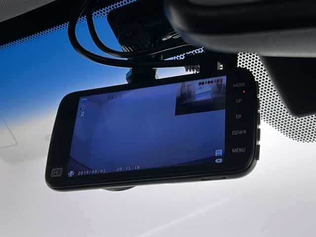 トヨタ カムリ G 宮城県 2017(平29)年 3.3万km プラチナホワイトパールマイカ 禁煙車/トヨタセーフティセンス/・プリクラッシュセーフティ/・レーンディパーチャーアラート/・レーダークルーズコントロール/・オートハイビーム/純正SDナビ/・CD.DVD.SD.BT/フルセグTV/バックモニター/D席パワーシート/ビルトインETC/ドライブレコーダー（FR）/電動パーキングブレーキ/オートホールド機能/LEDヘッドライト/LEDフォグランプ/ステアリングスイッチ/横滑り防止装置/プッシュスタート/スマートキー/社外17インチアルミホイール/社外フロアマット