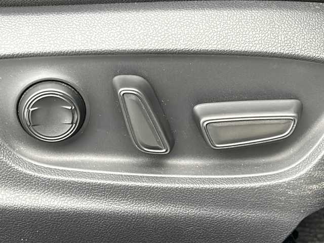 トヨタ カムリ G 宮城県 2017(平29)年 3.3万km プラチナホワイトパールマイカ 禁煙車/トヨタセーフティセンス/・プリクラッシュセーフティ/・レーンディパーチャーアラート/・レーダークルーズコントロール/・オートハイビーム/純正SDナビ/・CD.DVD.SD.BT/フルセグTV/バックモニター/D席パワーシート/ビルトインETC/ドライブレコーダー（FR）/電動パーキングブレーキ/オートホールド機能/LEDヘッドライト/LEDフォグランプ/ステアリングスイッチ/横滑り防止装置/プッシュスタート/スマートキー/社外17インチアルミホイール/社外フロアマット