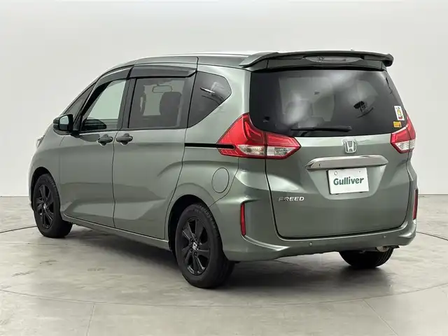 ホンダ フリード G ブラックスタイル 福岡県 2023(令5)年 0.8万km シルバーミストグリーンM ワンオーナー　/後席モニター　/社外ナビ／フルセグＴＶ　/バックカメラ　/ＥＴＣ　/前後ドラレコ　/レーダークルコン　/衝突被害軽減ブレーキ　/レーンキープ　/アイドリングストップ　/両側電動スライドドア　/シートヒーター