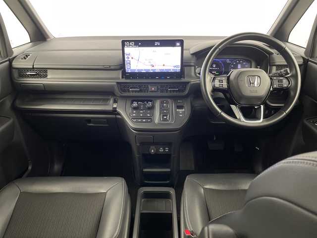 ホンダ ステップワゴン スパーダ eHEV 埼玉県 2023(令5)年 3.1万km プラチナホワイトパール 純正１１．４インチナビ　　/バックカメラ/両側電動スライドドア　/電動リアゲート/コーナーセンサー　/レーダークルーズコントロール　/レーンキープアシスト　/ブラインドスポットモニター　/衝突軽減ブレーキ　/ETC/前席シートヒーター　/ウインカーミラー/革巻きハンドル/フロアマット