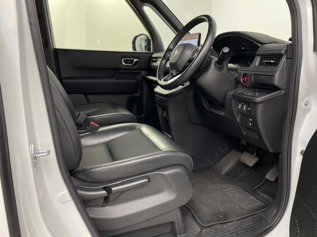 ホンダ ステップワゴン スパーダ eHEV 埼玉県 2023(令5)年 3.1万km プラチナホワイトパール 純正１１．４インチナビ　　/バックカメラ/両側電動スライドドア　/電動リアゲート/コーナーセンサー　/レーダークルーズコントロール　/レーンキープアシスト　/ブラインドスポットモニター　/衝突軽減ブレーキ　/ETC/前席シートヒーター　/ウインカーミラー/革巻きハンドル/フロアマット