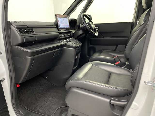 ホンダ ステップワゴン スパーダ eHEV 埼玉県 2023(令5)年 3.1万km プラチナホワイトパール 純正１１．４インチナビ　　/バックカメラ/両側電動スライドドア　/電動リアゲート/コーナーセンサー　/レーダークルーズコントロール　/レーンキープアシスト　/ブラインドスポットモニター　/衝突軽減ブレーキ　/ETC/前席シートヒーター　/ウインカーミラー/革巻きハンドル/フロアマット