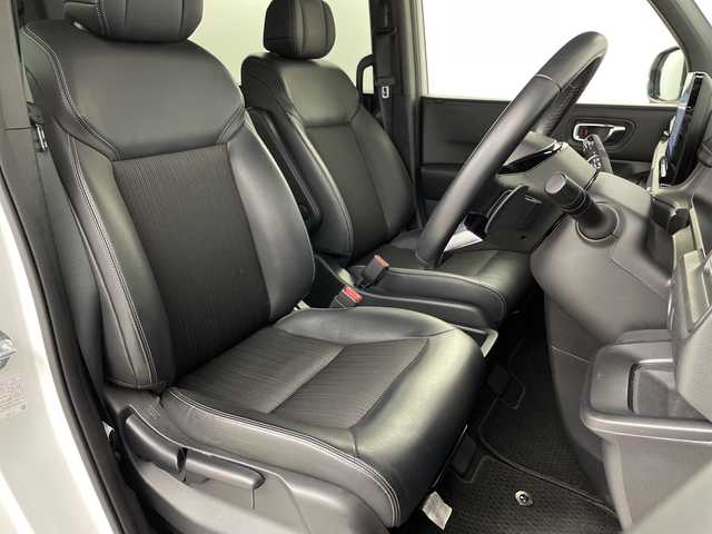 ホンダ ステップワゴン スパーダ eHEV 埼玉県 2023(令5)年 3.1万km プラチナホワイトパール 純正１１．４インチナビ　　/バックカメラ/両側電動スライドドア　/電動リアゲート/コーナーセンサー　/レーダークルーズコントロール　/レーンキープアシスト　/ブラインドスポットモニター　/衝突軽減ブレーキ　/ETC/前席シートヒーター　/ウインカーミラー/革巻きハンドル/フロアマット