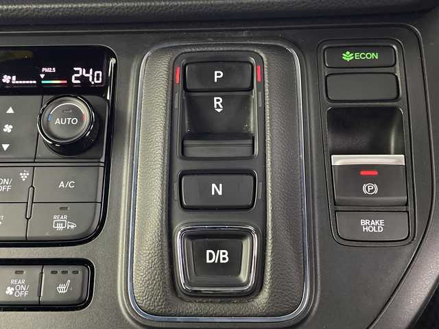 ホンダ ステップワゴン スパーダ eHEV 埼玉県 2023(令5)年 3.1万km プラチナホワイトパール 純正１１．４インチナビ　　/バックカメラ/両側電動スライドドア　/電動リアゲート/コーナーセンサー　/レーダークルーズコントロール　/レーンキープアシスト　/ブラインドスポットモニター　/衝突軽減ブレーキ　/ETC/前席シートヒーター　/ウインカーミラー/革巻きハンドル/フロアマット