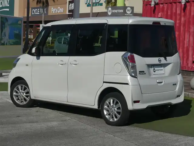 日産 デイズ ルークス X Vセレクション 千葉県 2016(平28)年 6.3万km ホワイトパール エマージェンシーブレーキ/両側パワースライドドア/純正SDナビ/地デジTV/【DVD/CD再生機能】/アラウンドビューモニター/ドライブレコーダー/革巻きステアリング/純正14インチアルミホイル/インテリジェントキー