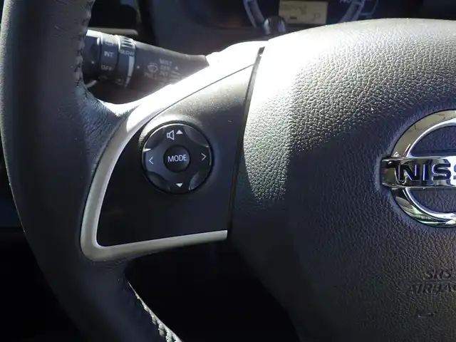 日産 デイズ ルークス X Vセレクション 千葉県 2016(平28)年 6.3万km ホワイトパール エマージェンシーブレーキ/両側パワースライドドア/純正SDナビ/地デジTV/【DVD/CD再生機能】/アラウンドビューモニター/ドライブレコーダー/革巻きステアリング/純正14インチアルミホイル/インテリジェントキー