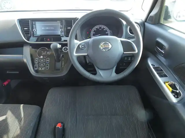 日産 デイズ ルークス X Vセレクション 千葉県 2016(平28)年 6.3万km ホワイトパール エマージェンシーブレーキ/両側パワースライドドア/純正SDナビ/地デジTV/【DVD/CD再生機能】/アラウンドビューモニター/ドライブレコーダー/革巻きステアリング/純正14インチアルミホイル/インテリジェントキー