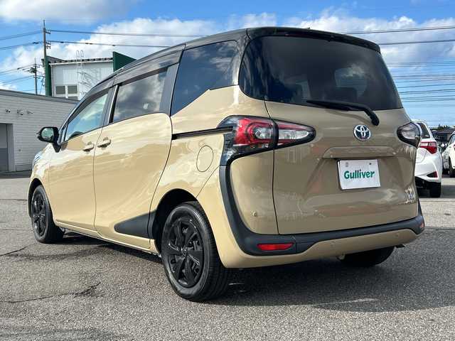 トヨタ シエンタ ハイブリッド G クエロ 富山県 2021(令3)年 8.3万km ブラックマイカ/ベージュ 2トーン 禁煙車/ディーラーオプションナビ/型式：NSZT-Y68T/【フルセグTV/CD/DVD/Bluetooth/SD】/ハーフレザー/両側パワースライドドア/三列シート/クルーズコントロール/ドライブレコーダー前後/バックカメラ/純正フロアマット/オートハイビーム/ビルトインＥＴＣ/フォグライト/LEDヘッドライト