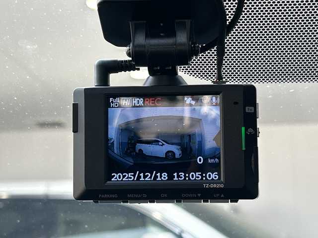 トヨタ シエンタ ハイブリッド G クエロ 富山県 2021(令3)年 8.3万km ブラックマイカ/ベージュ 2トーン 禁煙車/ディーラーオプションナビ/型式：NSZT-Y68T/【フルセグTV/CD/DVD/Bluetooth/SD】/ハーフレザー/両側パワースライドドア/三列シート/クルーズコントロール/ドライブレコーダー前後/バックカメラ/純正フロアマット/オートハイビーム/ビルトインＥＴＣ/フォグライト/LEDヘッドライト