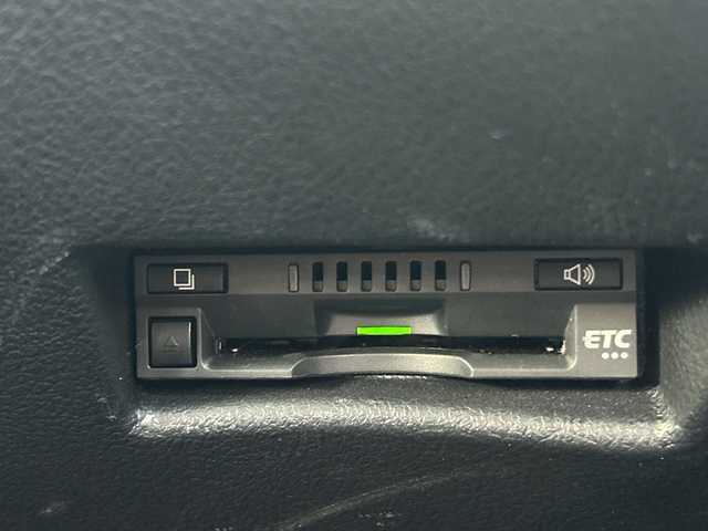 トヨタ シエンタ ハイブリッド G クエロ 富山県 2021(令3)年 8.3万km ブラックマイカ/ベージュ 2トーン 禁煙車/ディーラーオプションナビ/型式：NSZT-Y68T/【フルセグTV/CD/DVD/Bluetooth/SD】/ハーフレザー/両側パワースライドドア/三列シート/クルーズコントロール/ドライブレコーダー前後/バックカメラ/純正フロアマット/オートハイビーム/ビルトインＥＴＣ/フォグライト/LEDヘッドライト