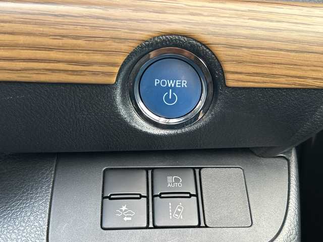 トヨタ シエンタ ハイブリッド G クエロ 富山県 2021(令3)年 8.3万km ブラックマイカ/ベージュ 2トーン 禁煙車/ディーラーオプションナビ/型式：NSZT-Y68T/【フルセグTV/CD/DVD/Bluetooth/SD】/ハーフレザー/両側パワースライドドア/三列シート/クルーズコントロール/ドライブレコーダー前後/バックカメラ/純正フロアマット/オートハイビーム/ビルトインＥＴＣ/フォグライト/LEDヘッドライト