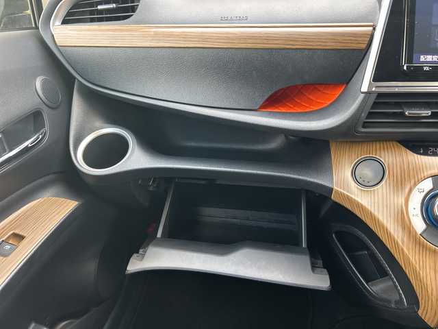 トヨタ シエンタ ハイブリッド G クエロ 富山県 2021(令3)年 8.3万km ブラックマイカ/ベージュ 2トーン 禁煙車/ディーラーオプションナビ/型式：NSZT-Y68T/【フルセグTV/CD/DVD/Bluetooth/SD】/ハーフレザー/両側パワースライドドア/三列シート/クルーズコントロール/ドライブレコーダー前後/バックカメラ/純正フロアマット/オートハイビーム/ビルトインＥＴＣ/フォグライト/LEDヘッドライト