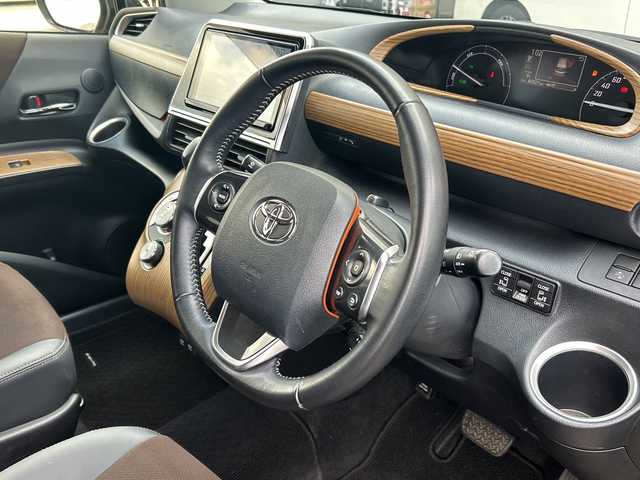 トヨタ シエンタ ハイブリッド G クエロ 富山県 2021(令3)年 8.3万km ブラックマイカ/ベージュ 2トーン 禁煙車/ディーラーオプションナビ/型式：NSZT-Y68T/【フルセグTV/CD/DVD/Bluetooth/SD】/ハーフレザー/両側パワースライドドア/三列シート/クルーズコントロール/ドライブレコーダー前後/バックカメラ/純正フロアマット/オートハイビーム/ビルトインＥＴＣ/フォグライト/LEDヘッドライト