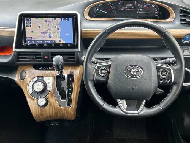 トヨタ シエンタ ハイブリッド G クエロ 富山県 2021(令3)年 8.3万km ブラックマイカ/ベージュ 2トーン 禁煙車/ディーラーオプションナビ/型式：NSZT-Y68T/【フルセグTV/CD/DVD/Bluetooth/SD】/ハーフレザー/両側パワースライドドア/三列シート/クルーズコントロール/ドライブレコーダー前後/バックカメラ/純正フロアマット/オートハイビーム/ビルトインＥＴＣ/フォグライト/LEDヘッドライト