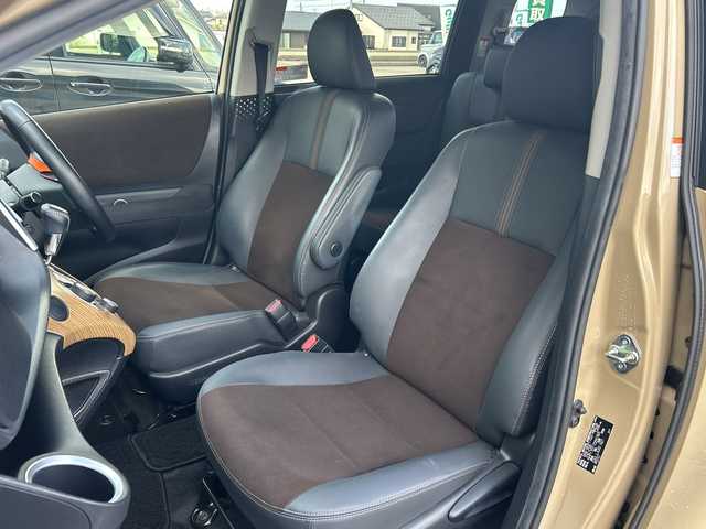 トヨタ シエンタ ハイブリッド G クエロ 富山県 2021(令3)年 8.3万km ブラックマイカ/ベージュ 2トーン 禁煙車/ディーラーオプションナビ/型式：NSZT-Y68T/【フルセグTV/CD/DVD/Bluetooth/SD】/ハーフレザー/両側パワースライドドア/三列シート/クルーズコントロール/ドライブレコーダー前後/バックカメラ/純正フロアマット/オートハイビーム/ビルトインＥＴＣ/フォグライト/LEDヘッドライト