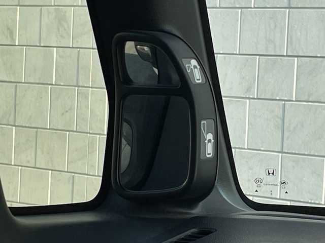 ホンダ Ｎ ＢＯＸ 2トーン カスタム G Lパッケージ 山口県 2015(平27)年 11.1万km プレミアムホワイトパールⅡ 社外ナビ/CD/DVD/SD/BT/AM/FM/フルセグTV/バックカメラ/両側パワースライドドア/ETC/オートライト/電動格納ミラー/純正フロアマット