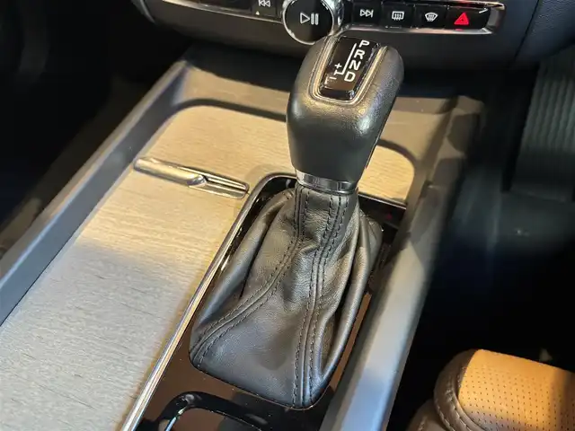 ボルボ ＸＣ６０ D4 AWD インスクリプション 宮城県 2018(平30)年 4.8万km 黒 純正ナビ/全周囲カメラ/フルセグTV/AppleCarplay/AndroidAuto/茶革シート/シートヒーター/エアシート/パワーシート/アイドリングストップ/ACC/LKA/BSM/衝突軽減ブレーキ/LEDヘッドライト/アダクティブヘッドライト/電動パーキング/オートホールド/純正19インチAw/パワーバックドア