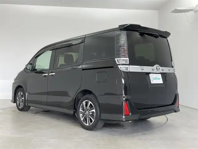 トヨタ ヴォクシー ZS 煌Ⅱ 埼玉県 2020(令2)年 5.8万km イナズマスパーキングブラックガラスフレーク 純正９インチナビ　両側パワースライドドア　バックカメラ　ビルトインＥＴＣ　クルーズコントロール　ＬＥＤヘッドライト　ＣＤ　ＤＶＤ　Ｂｌｕｅｔｏｏｔｈ　地デジフルセグＴＶ　スマートキー　オートライト