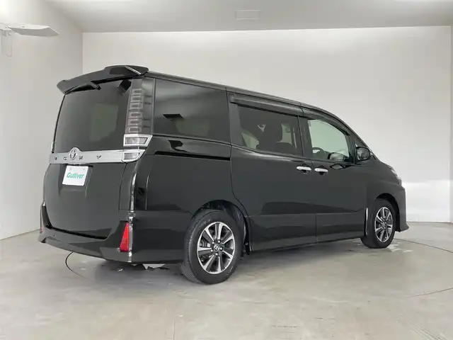 トヨタ ヴォクシー ZS 煌Ⅱ 埼玉県 2020(令2)年 5.8万km イナズマスパーキングブラックガラスフレーク 純正９インチナビ　両側パワースライドドア　バックカメラ　ビルトインＥＴＣ　クルーズコントロール　ＬＥＤヘッドライト　ＣＤ　ＤＶＤ　Ｂｌｕｅｔｏｏｔｈ　地デジフルセグＴＶ　スマートキー　オートライト