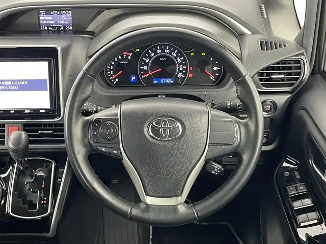 トヨタ ヴォクシー ZS 煌Ⅱ 埼玉県 2020(令2)年 5.8万km イナズマスパーキングブラックガラスフレーク 純正９インチナビ　両側パワースライドドア　バックカメラ　ビルトインＥＴＣ　クルーズコントロール　ＬＥＤヘッドライト　ＣＤ　ＤＶＤ　Ｂｌｕｅｔｏｏｔｈ　地デジフルセグＴＶ　スマートキー　オートライト