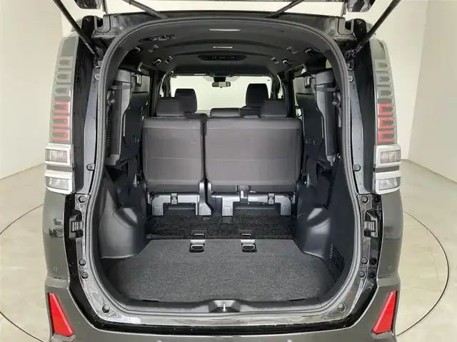 トヨタ ヴォクシー ZS 煌Ⅱ 埼玉県 2020(令2)年 5.8万km イナズマスパーキングブラックガラスフレーク 純正９インチナビ　両側パワースライドドア　バックカメラ　ビルトインＥＴＣ　クルーズコントロール　ＬＥＤヘッドライト　ＣＤ　ＤＶＤ　Ｂｌｕｅｔｏｏｔｈ　地デジフルセグＴＶ　スマートキー　オートライト