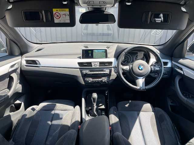 ＢＭＷ Ｘ１ xDrive 18d Mスポーツ 青森県 2018(平30)年 5.4万km アルピンホワイトⅢ 衝突軽減ブレーキ/クルーズコントロール/レーンキープ/横滑り防止/盗難防止/ダウンヒルアシスト/前後ドラレコ/パーキングアシスト/バンパーソナー/ETC/アイドリングストップ/パワーバックドア/前席シートヒーター/純正HDDナビ/（CD/DVD/USB/Bluetooth）/バックカメラ/ETC/HIDヘッドライト/フォグランプ/ブラックキドニーグリル/純正グリル有/純正17インチアルミホイール付スタッドレスタイヤ有/スペアキー×１/4WD/ABS/保証書・取説・記録簿
