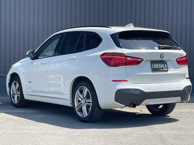 ＢＭＷ Ｘ１ xDrive 18d Mスポーツ 青森県 2018(平30)年 5.4万km アルピンホワイトⅢ 衝突軽減ブレーキ/クルーズコントロール/レーンキープ/横滑り防止/盗難防止/ダウンヒルアシスト/前後ドラレコ/パーキングアシスト/バンパーソナー/ETC/アイドリングストップ/パワーバックドア/前席シートヒーター/純正HDDナビ/（CD/DVD/USB/Bluetooth）/バックカメラ/ETC/HIDヘッドライト/フォグランプ/ブラックキドニーグリル/純正グリル有/純正17インチアルミホイール付スタッドレスタイヤ有/スペアキー×１/4WD/ABS/保証書・取説・記録簿